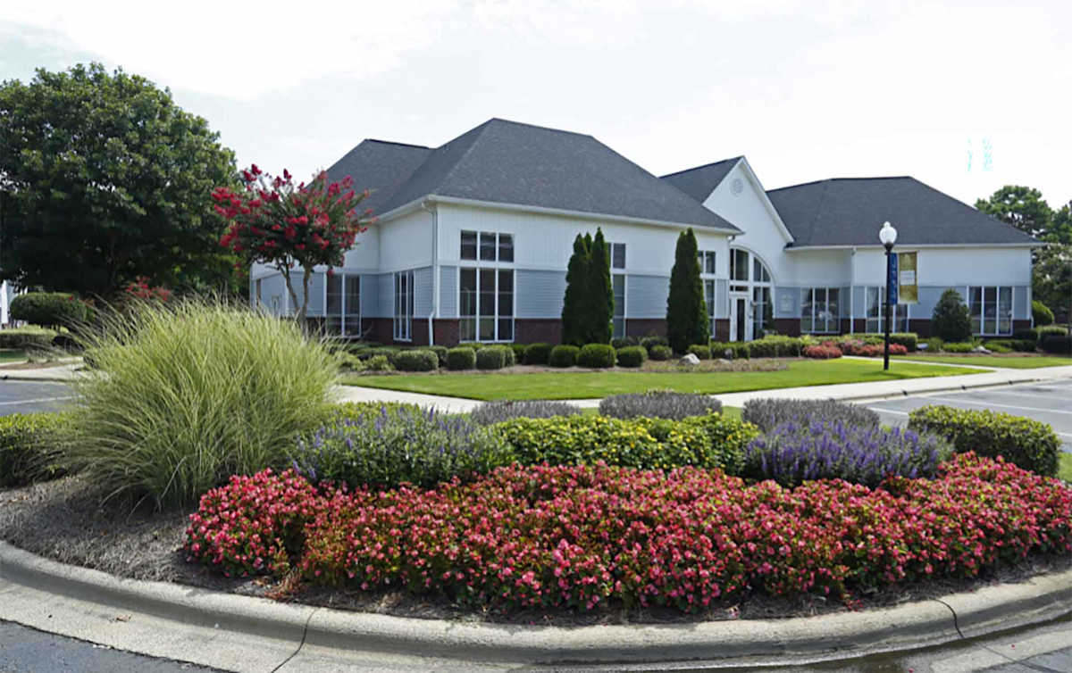 Coffey Creek Apartments exterior building and landscaping - Charlotte, NC