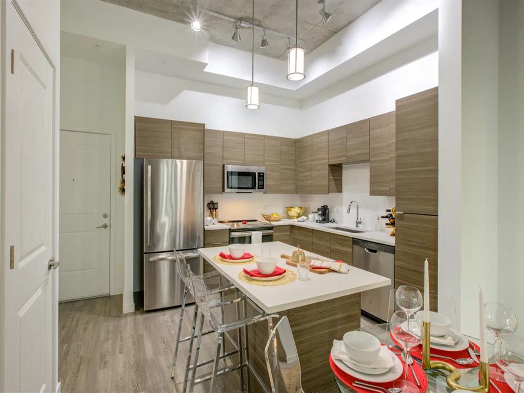 Altis Grand Central kitchen with dining area - Tampa, FL