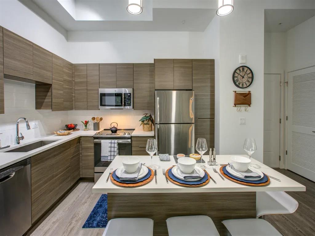 Altis Grand Central kitchen interior - Tampa, FL