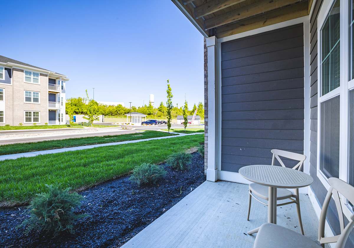 Founders Landing Apartments patio with outdoor seating - Lebanon, OH