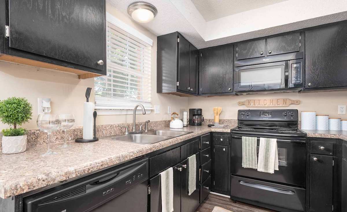 Georgia Green Townhome Apartments kitchen with black appliances - Athens, GA