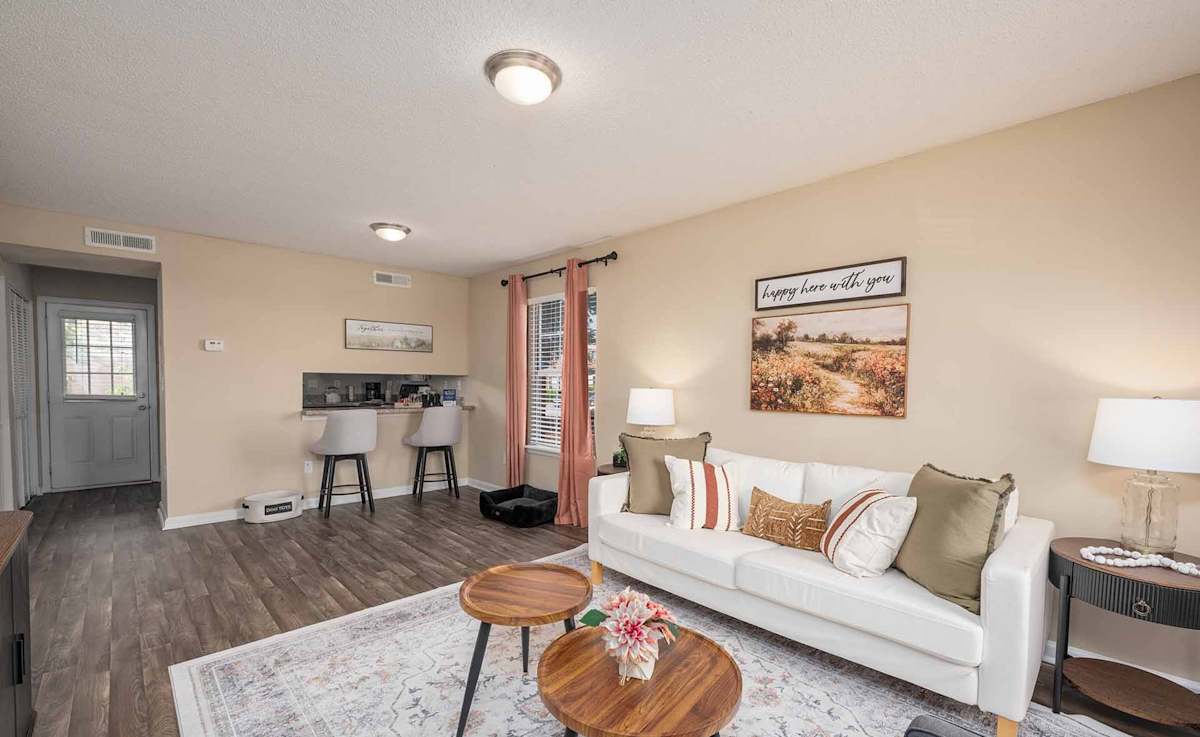 Georgia Green Townhome Apartments living room interior - Athens, GA