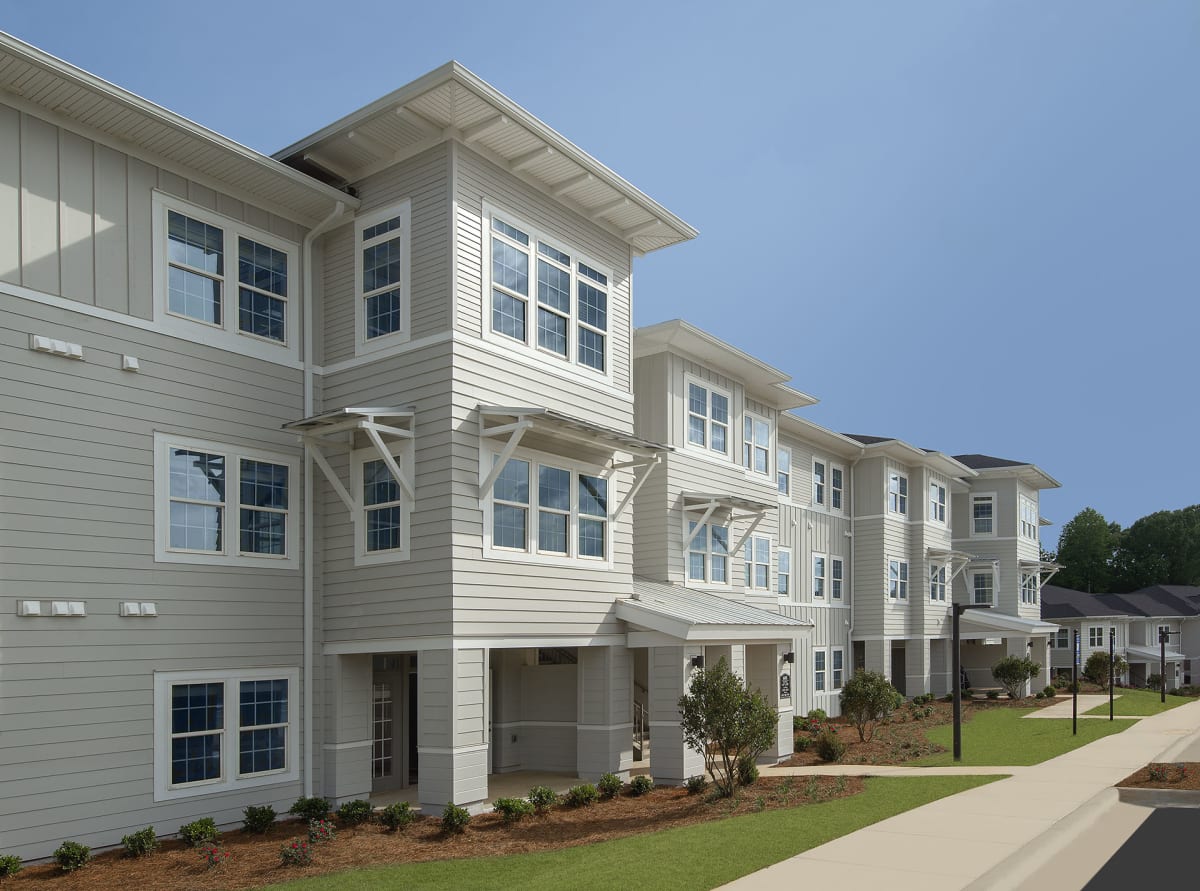 Greystone Pointe Auburn apartment building exterior (Building 6) - Auburn, AL