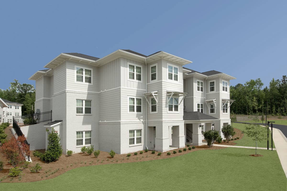 Greystone Pointe Auburn apartment building exterior (Building 7) - Auburn, AL