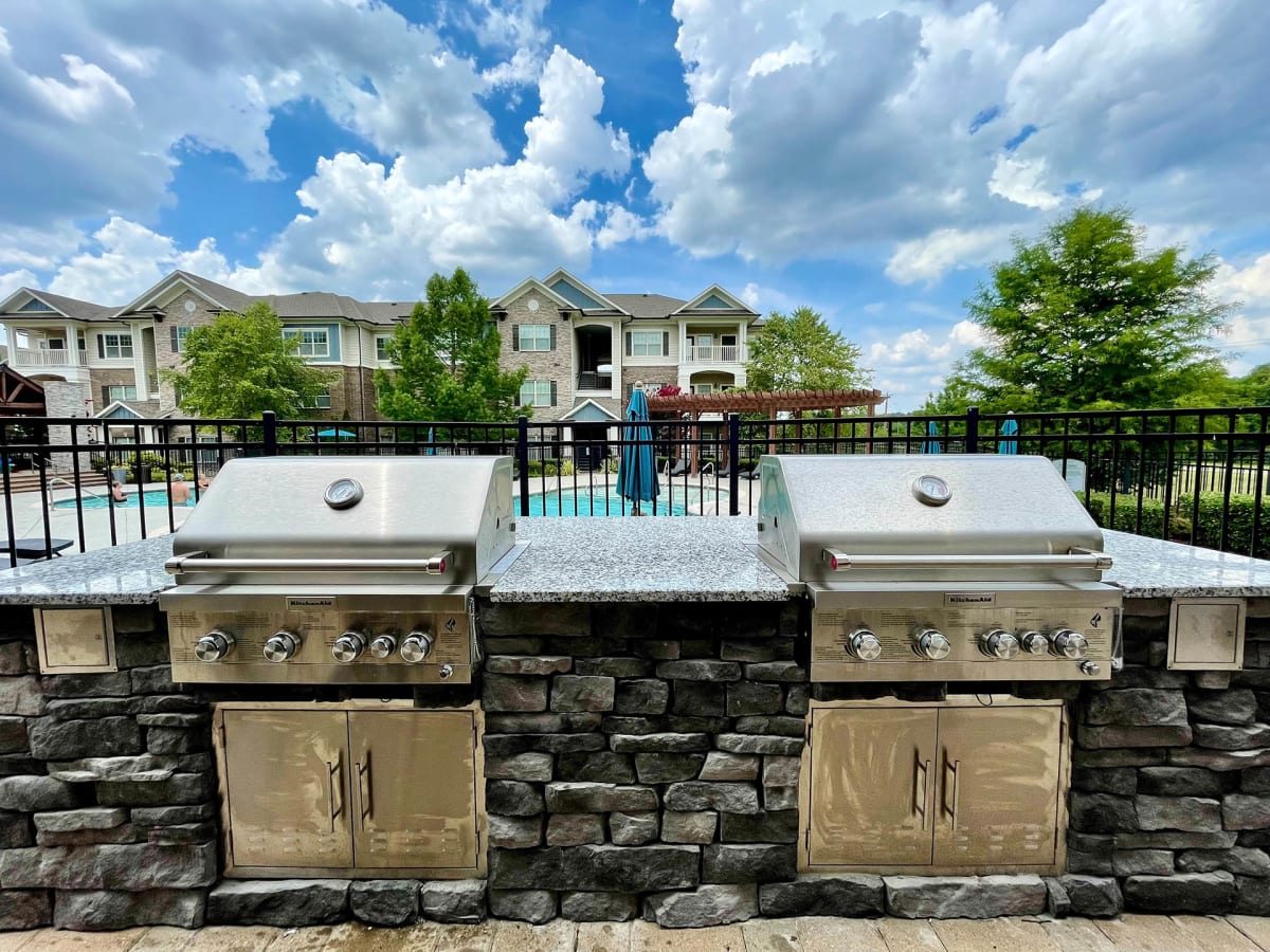 Vintage Crossing Apartments outdoor grills - Gallatin, TN