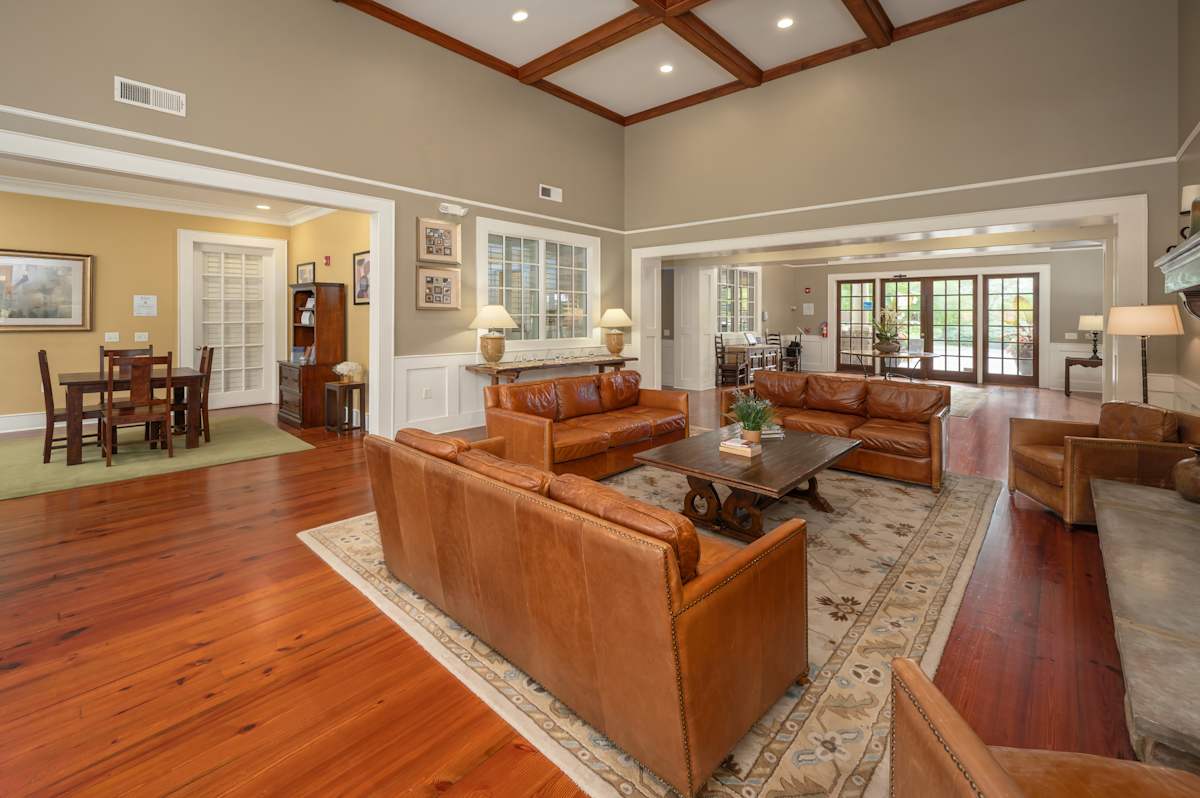 Greystone Summit Knoxville clubhouse lobby seating - Knoxville, TN
