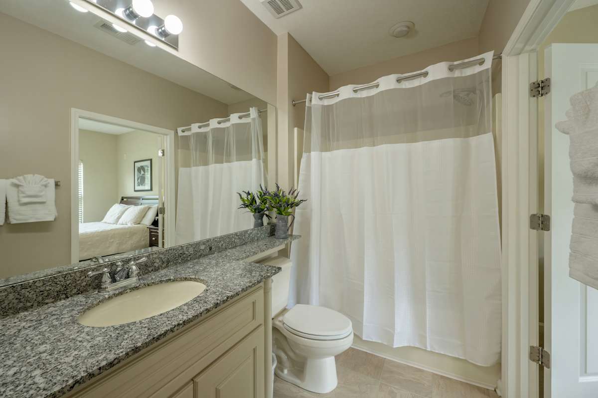 Greystone Summit Knoxville bathroom with shower - Knoxville, TN