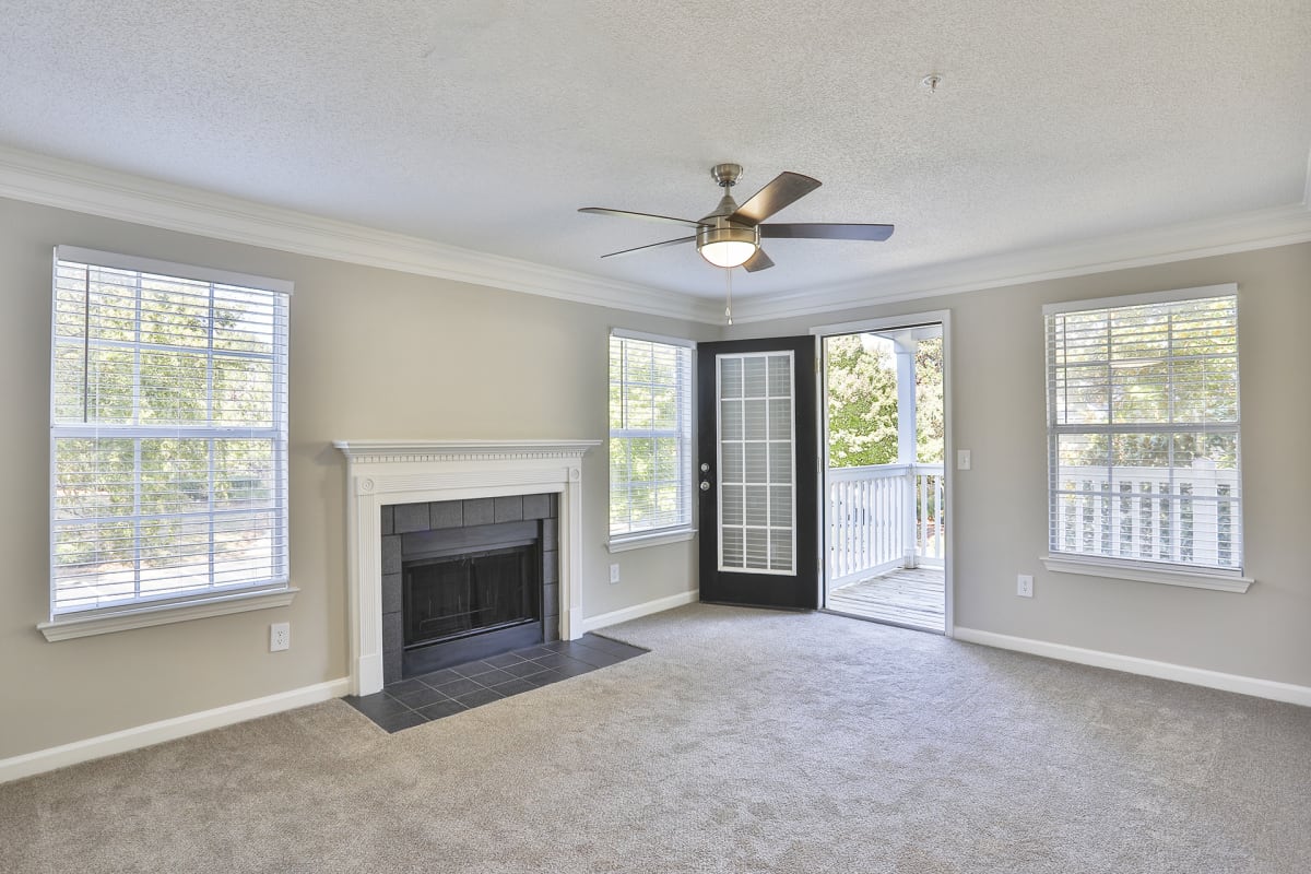 Crestmont at Thornblade Apartments unfurnished living area - Greenville, SC