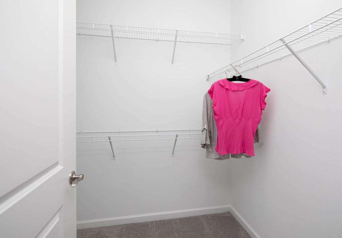 Crest at Arden Village walk-in closet - Columbia, TN
