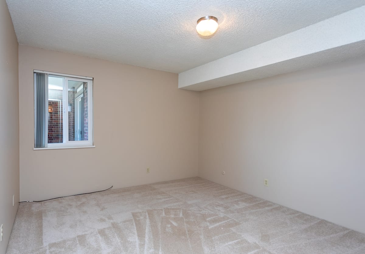 Devonshire Square apartment room with window - Colorado Springs, CO