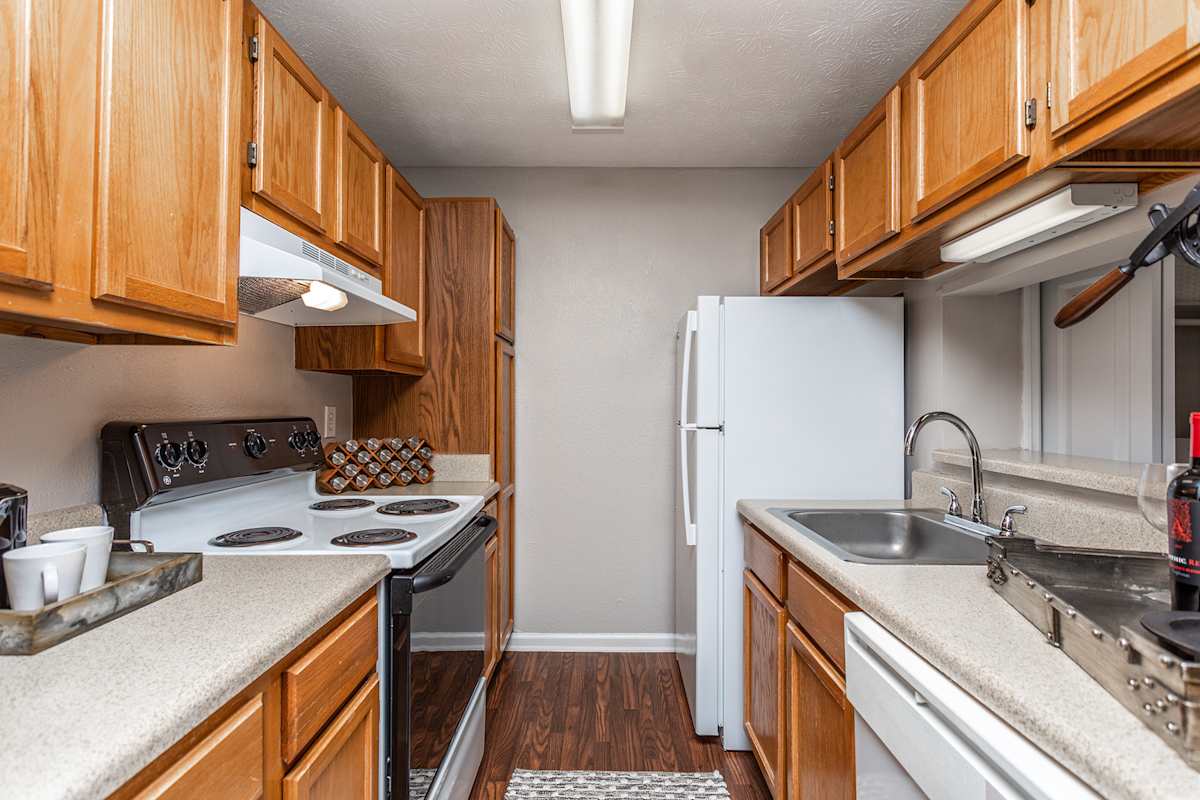 Augusta Commons Apartments kitchen - Marietta, GA