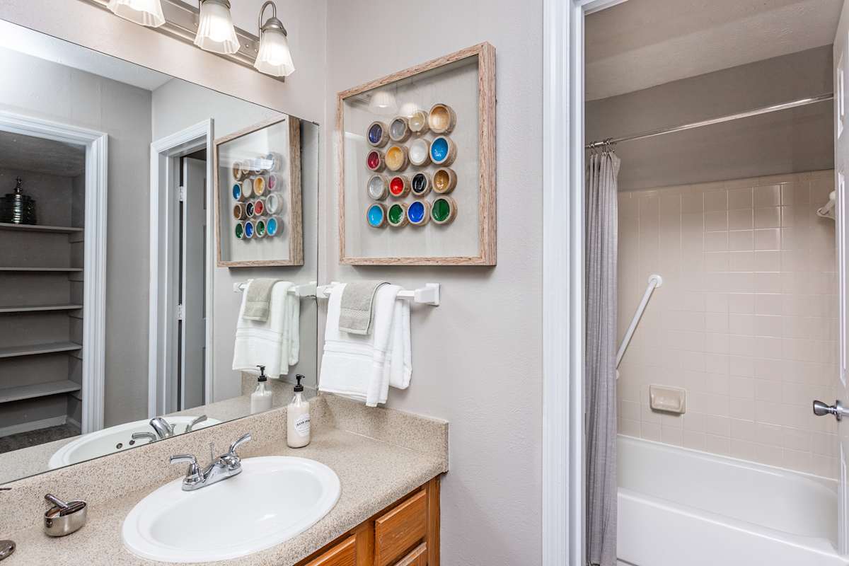 Augusta Commons Apartments bathroom - Marietta, GA