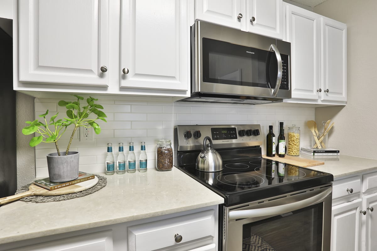 Crestmont at Thornblade Apartments kitchen interior - Greenville, SC