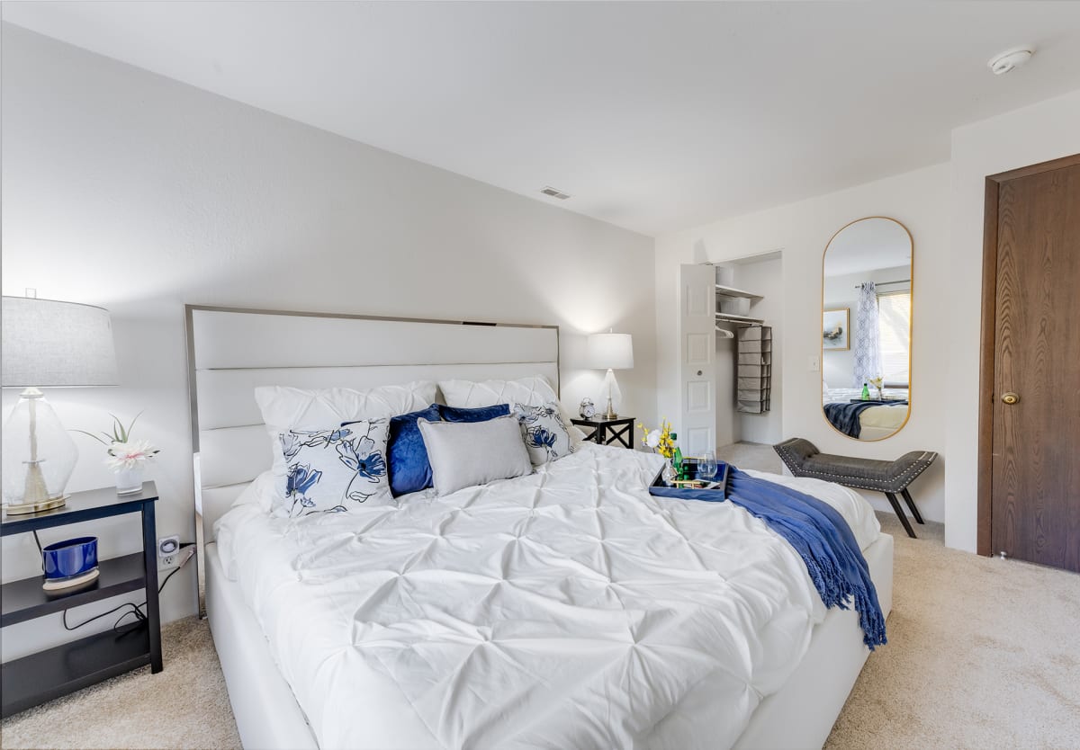 Willow Creek Apartments bedroom with bed - Kalamazoo, MI