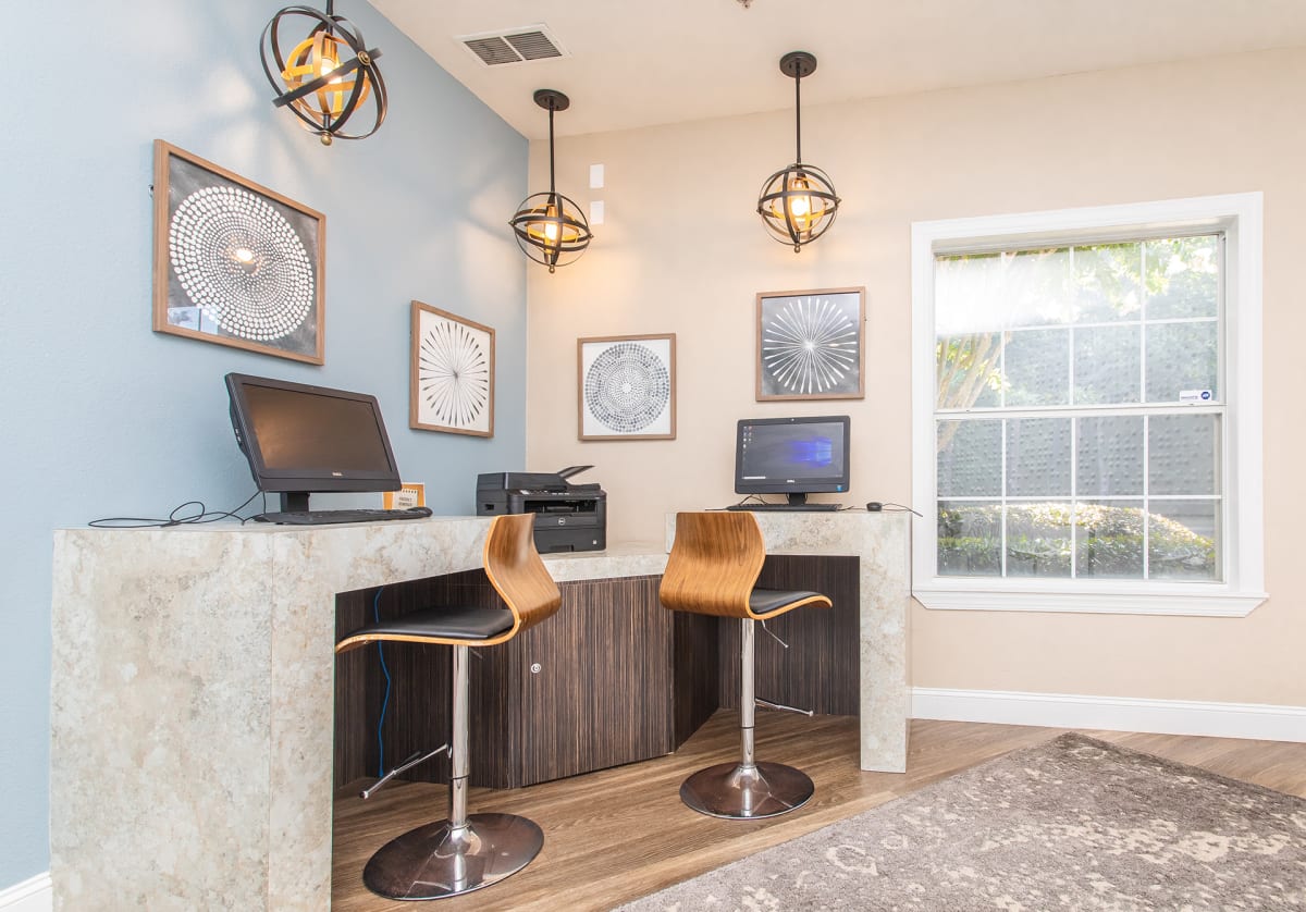 Avenue 33 Apartments business center with computers - Stockbridge, GA