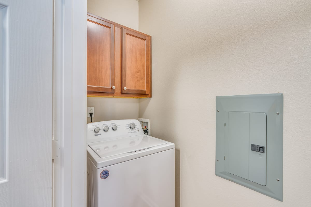 Vintage Retreat Apartments in-home washer and dryer - Cleveland, TN
