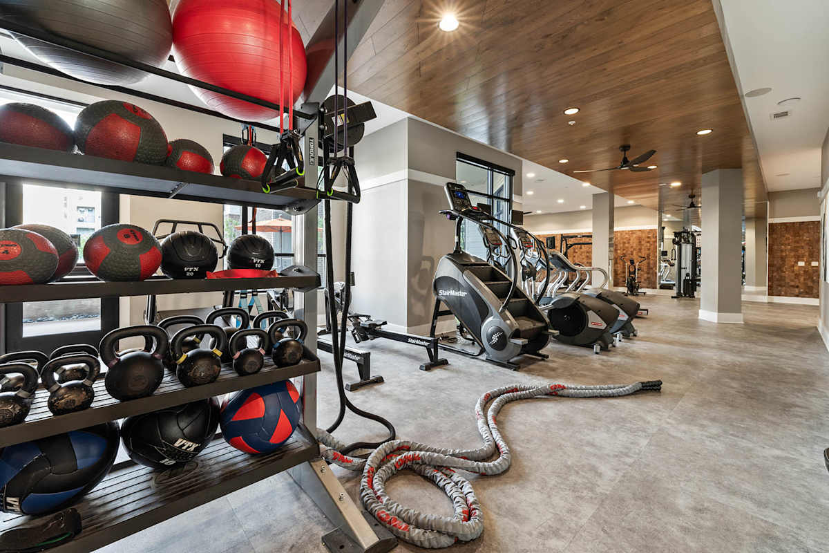 Knox at Metrocenter fitness center free weights - Nashville, TN