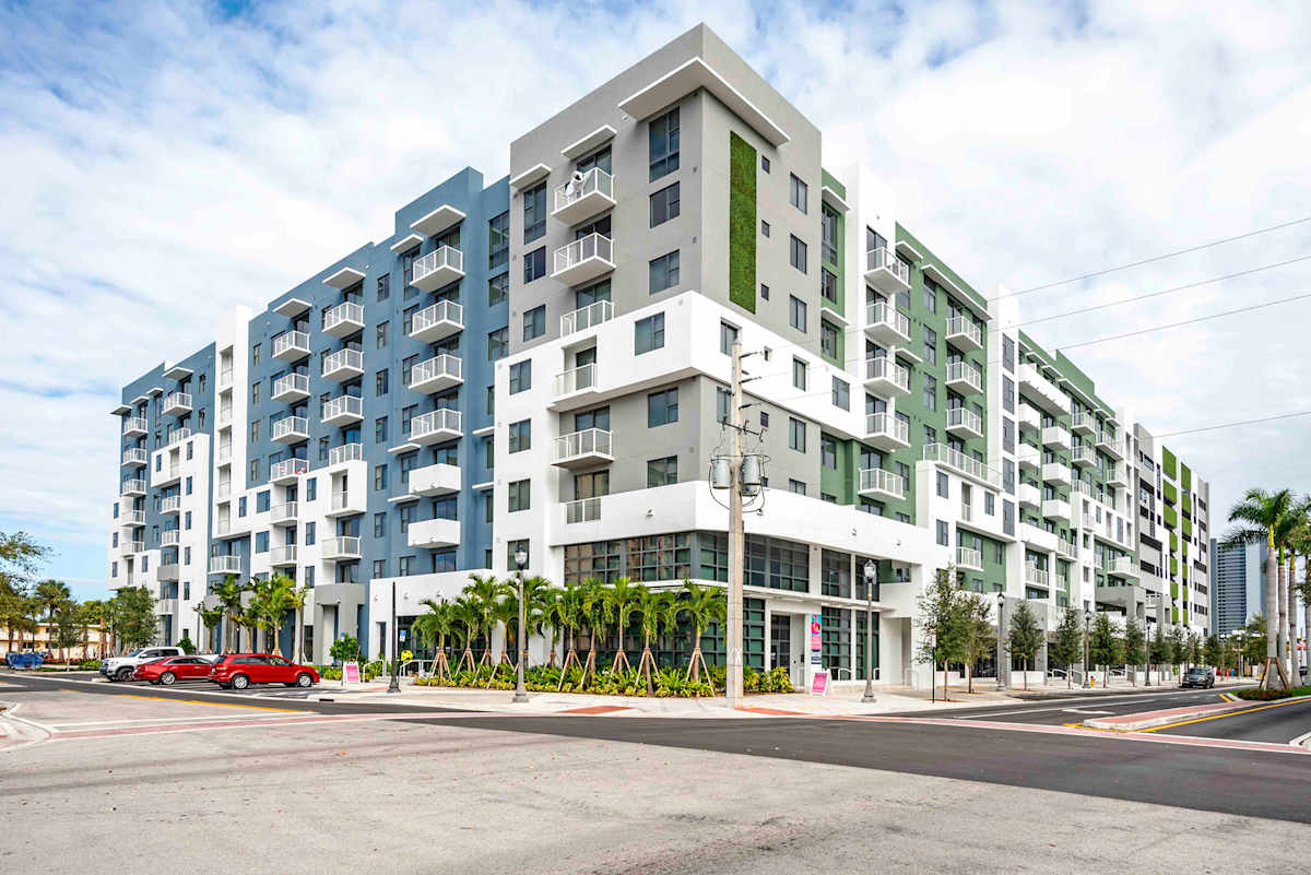 Lazul North Miami Beach Apartments exterior building view - North Miami Beach, FL