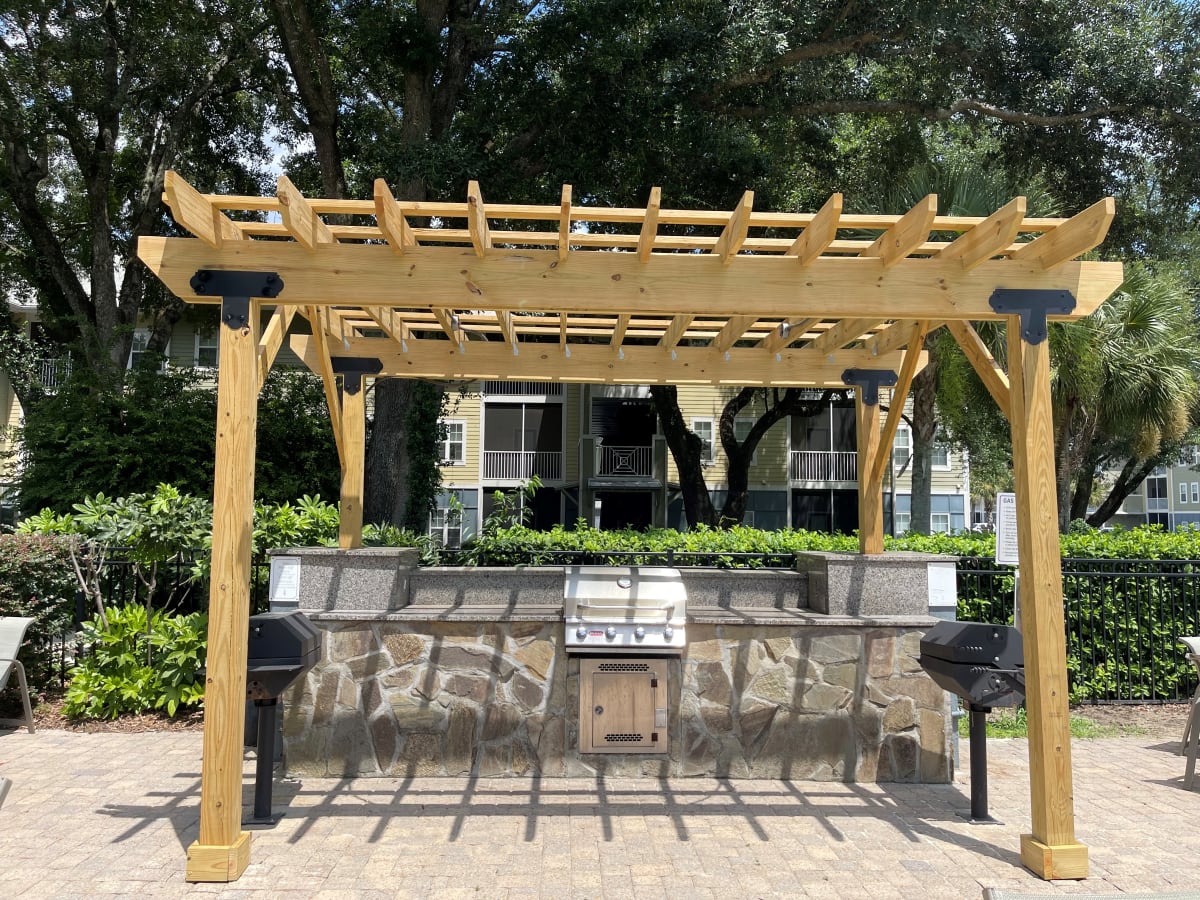 Avalon Apartments outdoor grilling area by building - Pensacola, FL