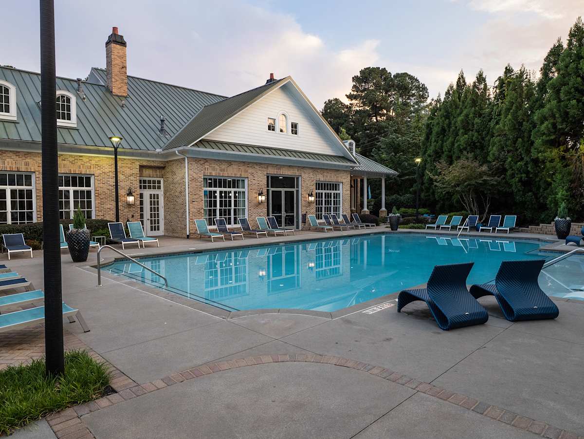 The Eliza on Collier pool with sundeck and loungers - Atlanta, GA