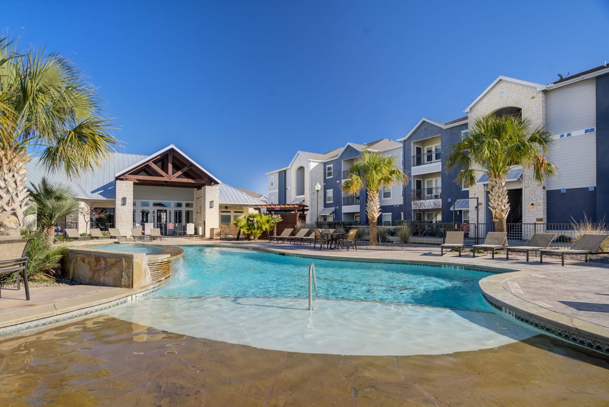Residence at Midland pool view - Midland, TX