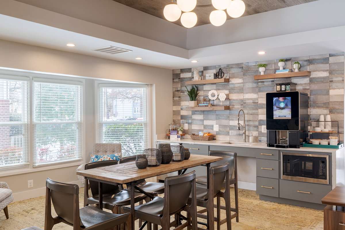Saddle Ridge Apartments kitchen with dining table - Ashburn, VA