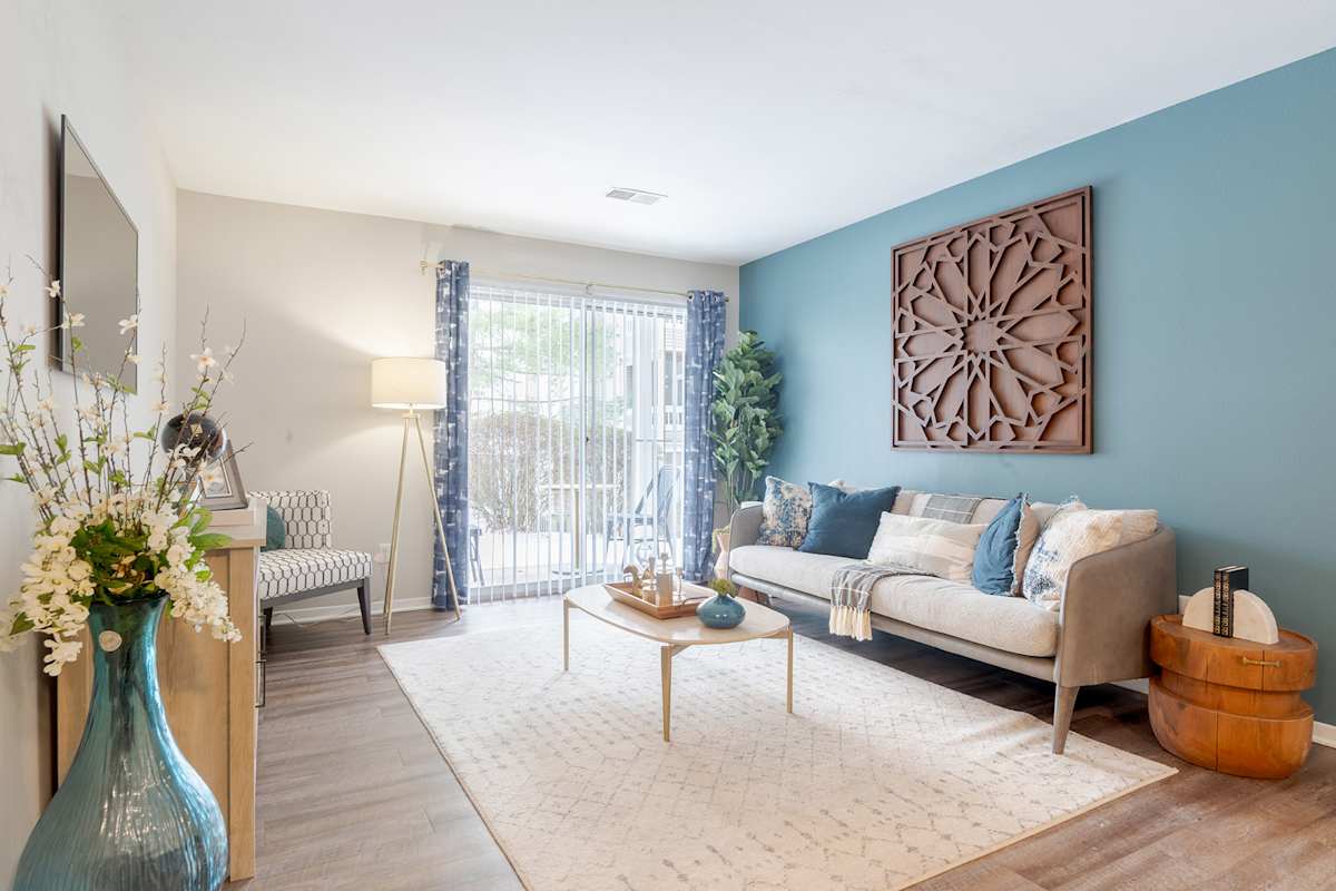 Saddle Ridge Apartments living room interior - Ashburn, VA