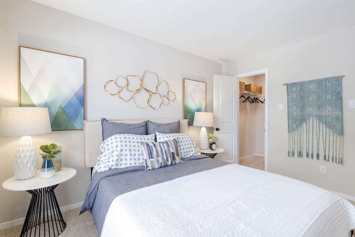 Saddle Ridge Apartments bedroom interior - Ashburn, VA