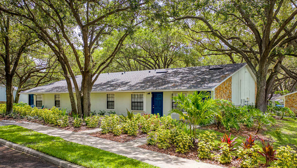 Sherwood Oaks Apartments exterior with landscaping - Riverview, FL