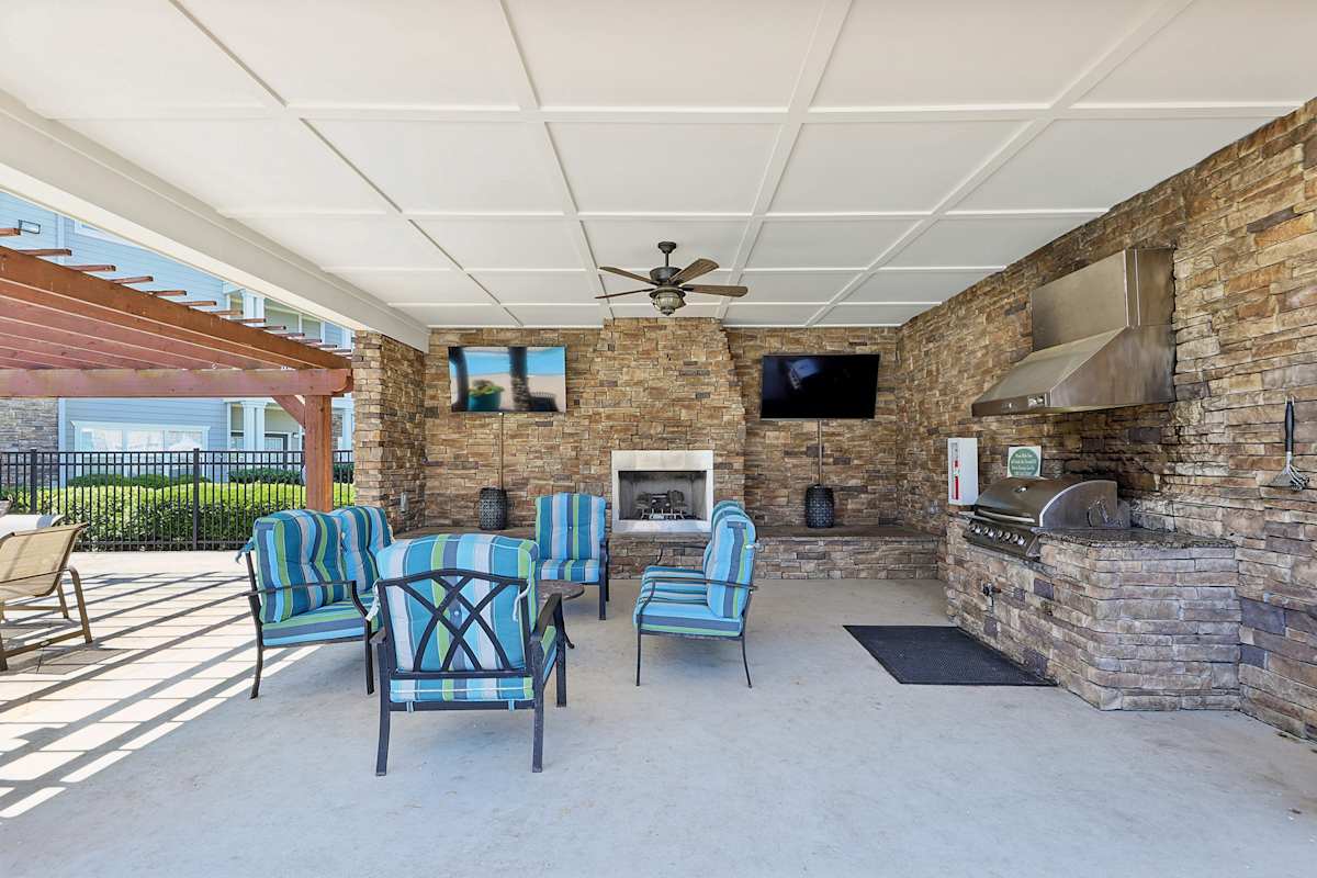 Vintage Retreat Apartments outdoor lounge patio with fireplace and seating - Cleveland, TN