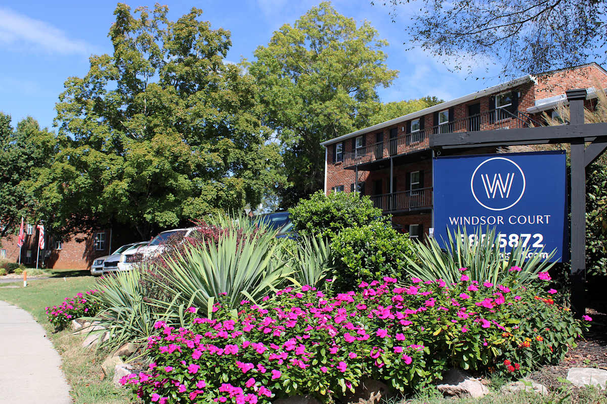 Windsor Court Apartments community sign - Knoxville, TN