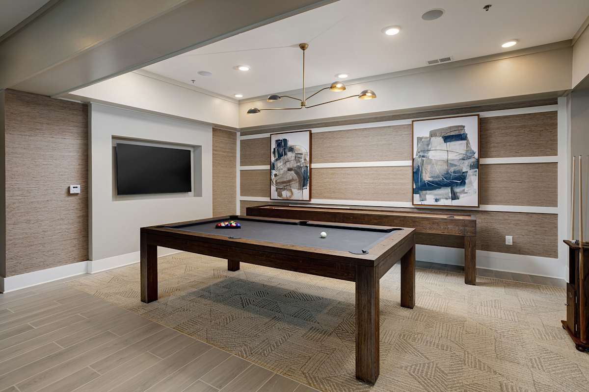 Vintage Stonetrace resident lounge with pool table - Smyrna, TN