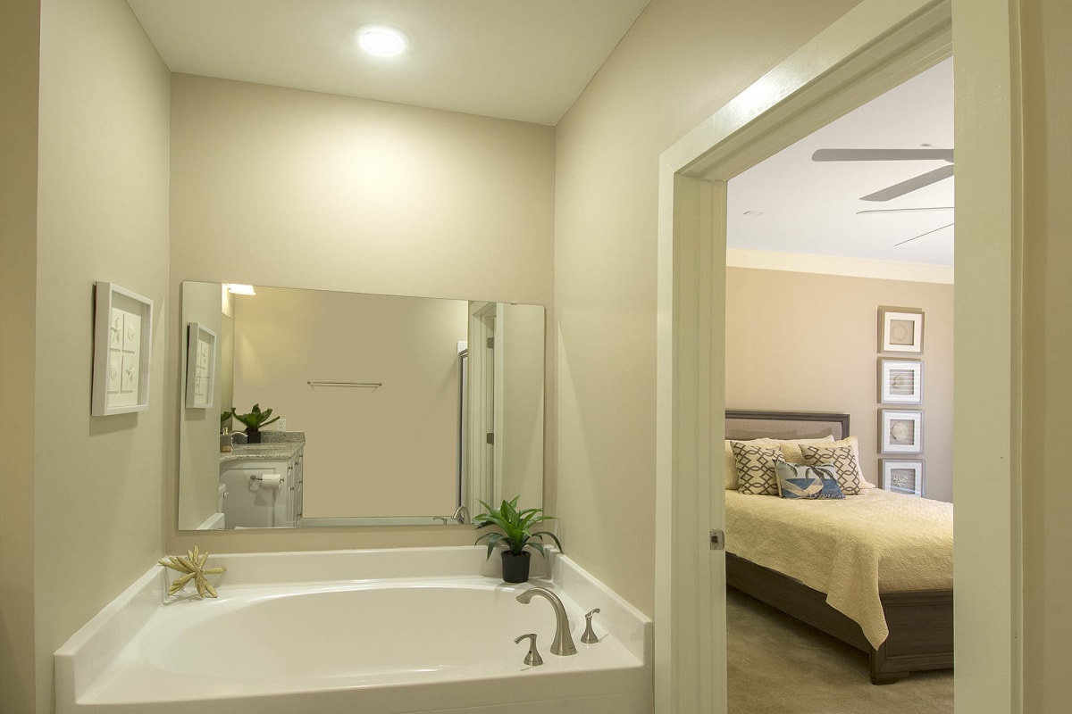 Greystone Summit Gulf Breeze bathroom with garden tub - Gulf Breeze, FL