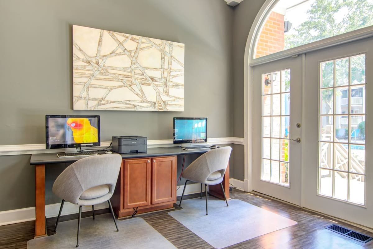 Sutter Lake Apartments business center - Riverdale, GA