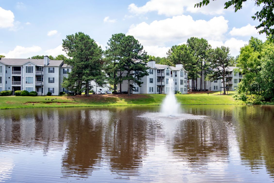 Sutter Lake Apartments lake with fountain - Riverdale, GA