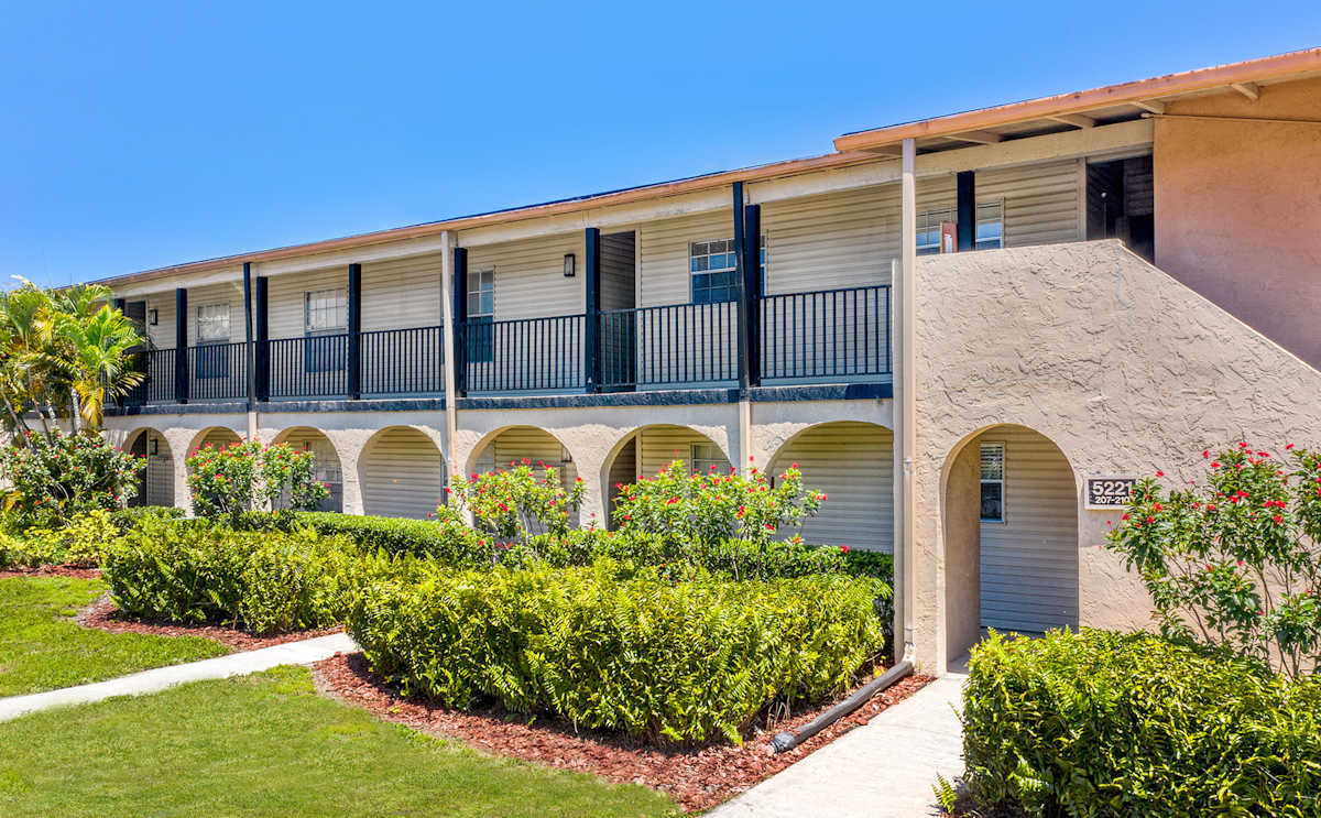The Legacy Apartments exterior building - Tampa, FL