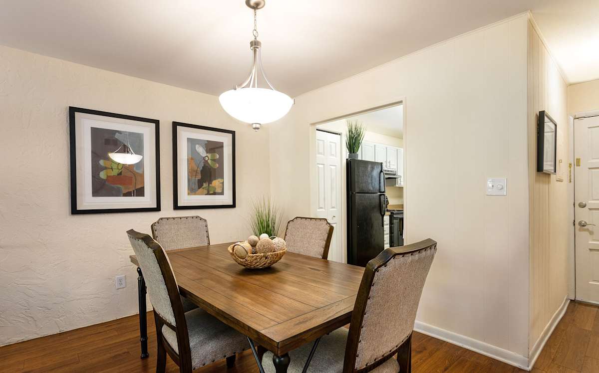 The Legacy Apartments dining area - Tampa, FL