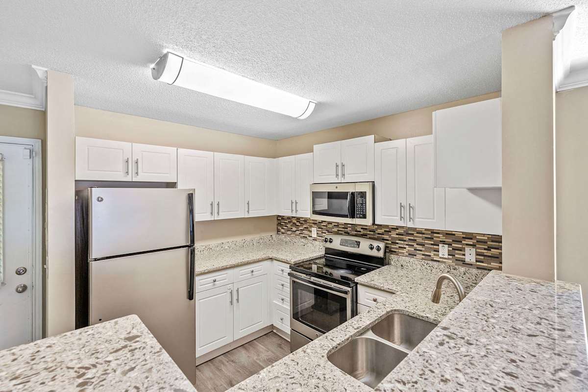 Alexander Crossing Apartments & Townhomes renovated kitchen - Loganville, GA