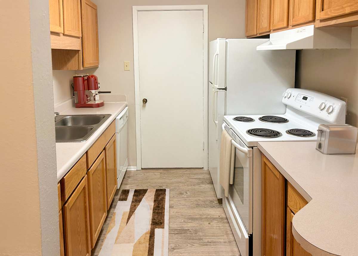 Diamond Lakes Apartment Homes kitchen cabinetry - Lafayette, LA