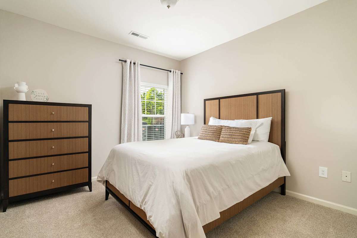 Vintage Creekwood Park Apartments bedroom with dresser - Lenoir City, TN