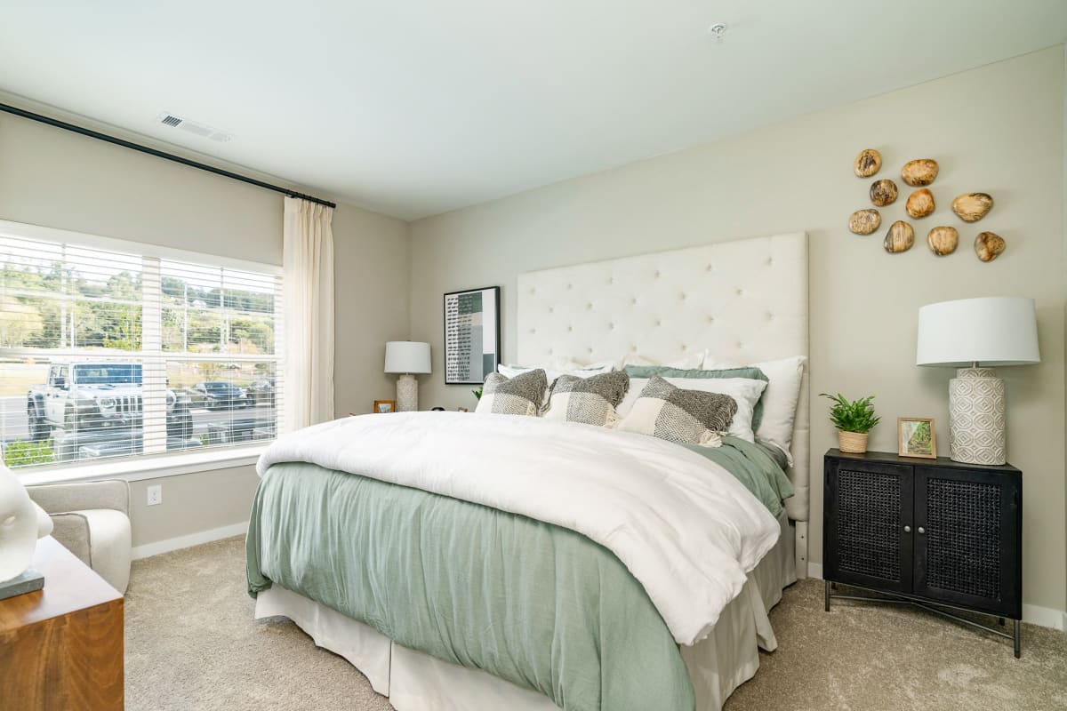 Vintage Cleveland Apartments primary bedroom interior - Cleveland, TN