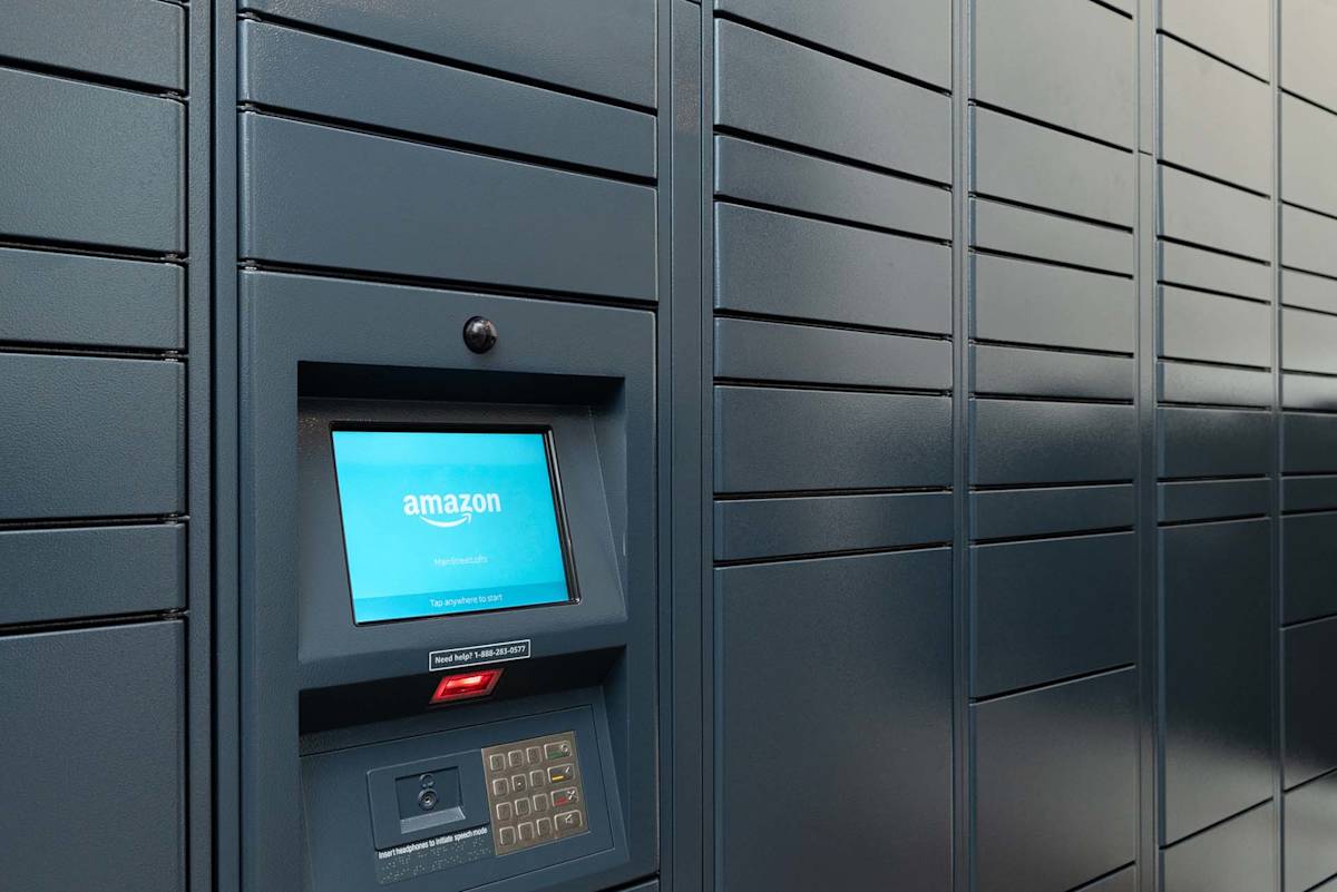 Main Street Lofts Amazon Hub package lockers - Oak Ridge, TN