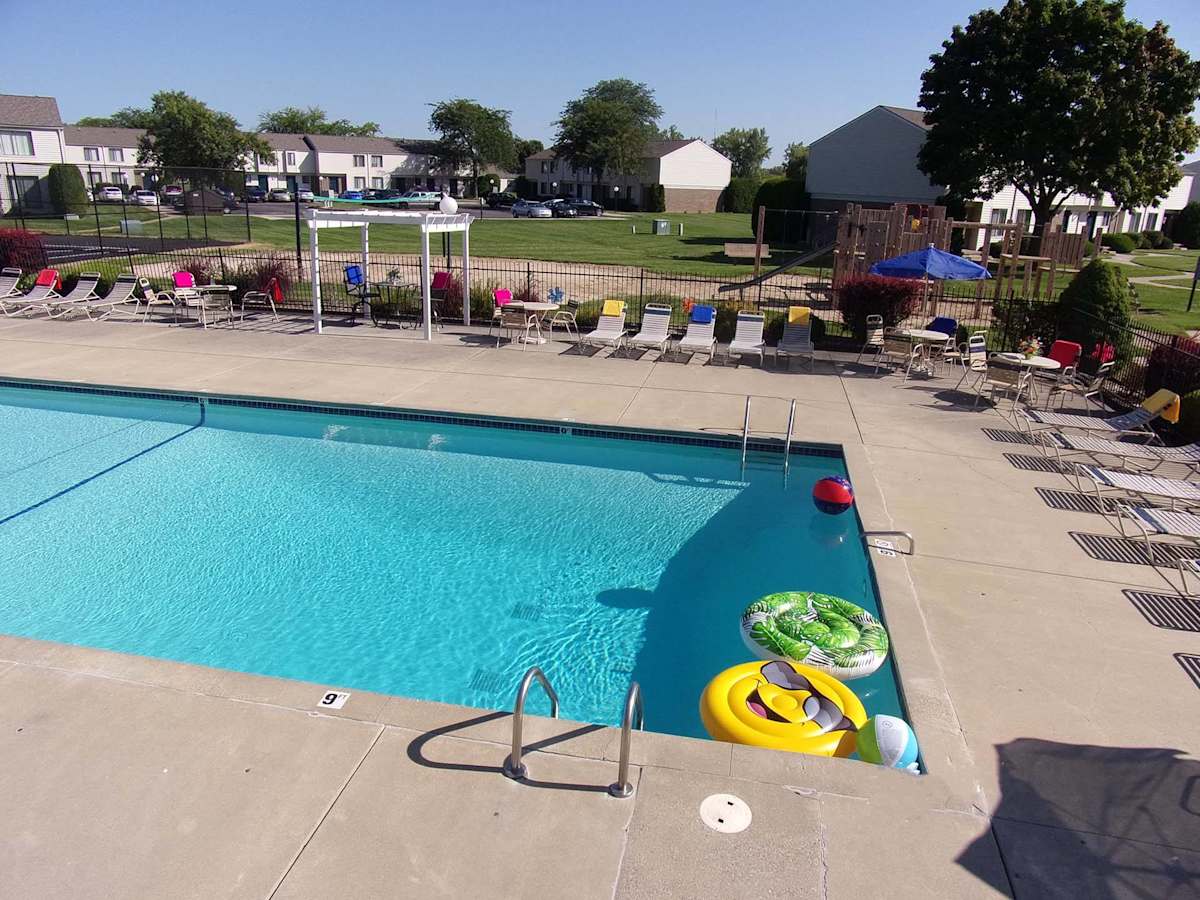 Waters Landing Apartments swimming pool - Saginaw, MI