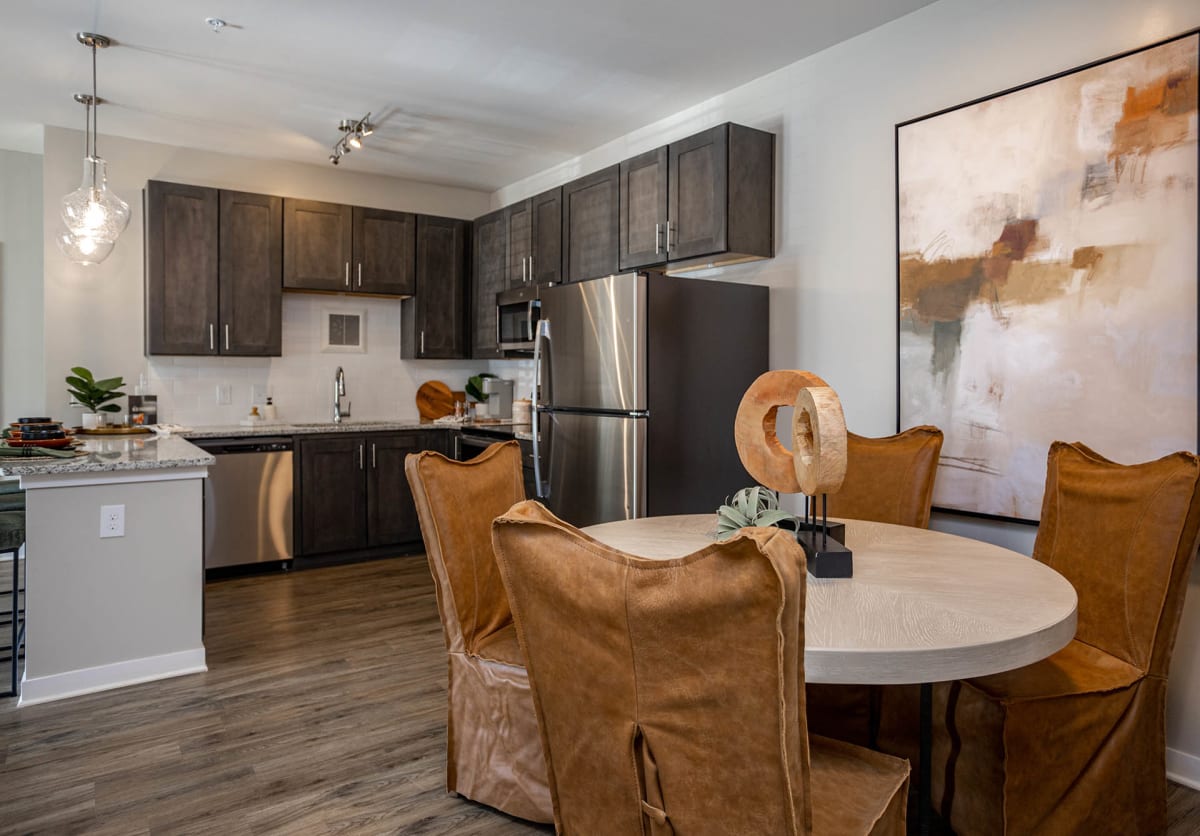 Vintage Cleveland Apartments kitchen and dining area - Cleveland, TN
