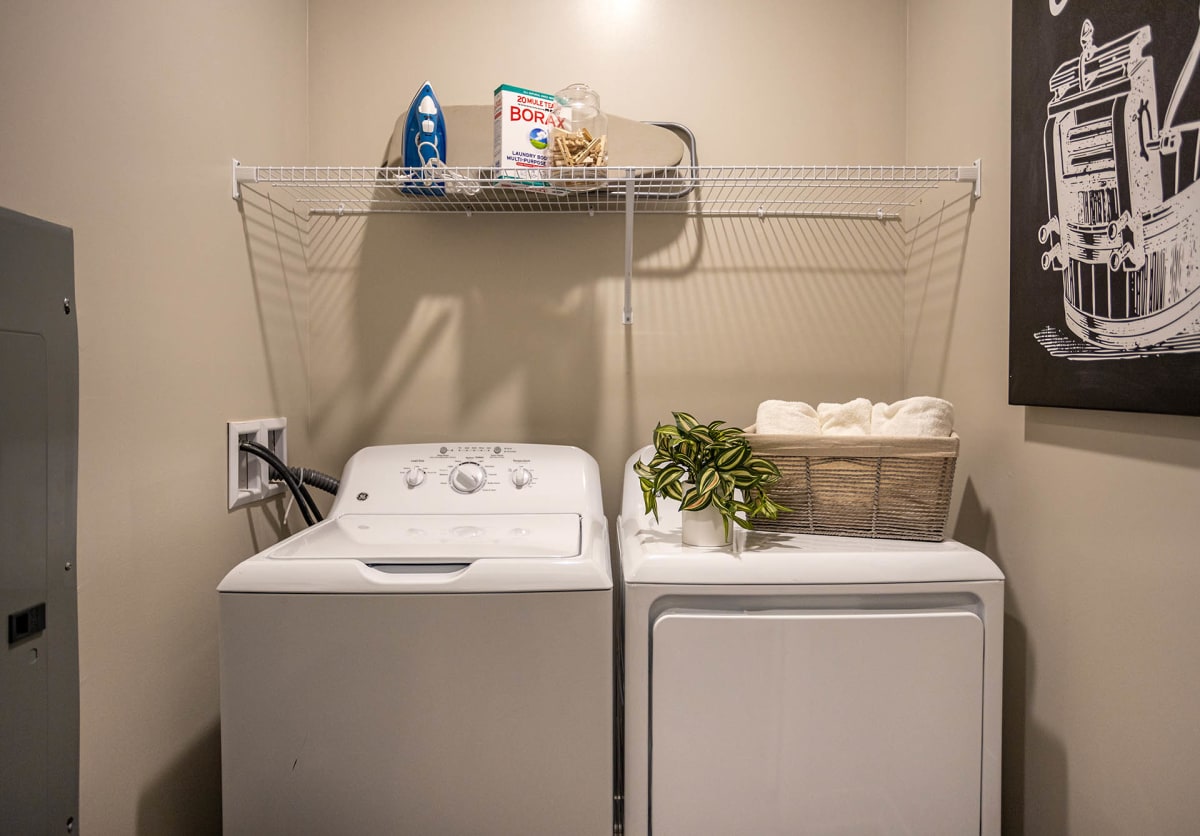 Vintage Cleveland Apartments in-home laundry with washer and dryer - Cleveland, TN