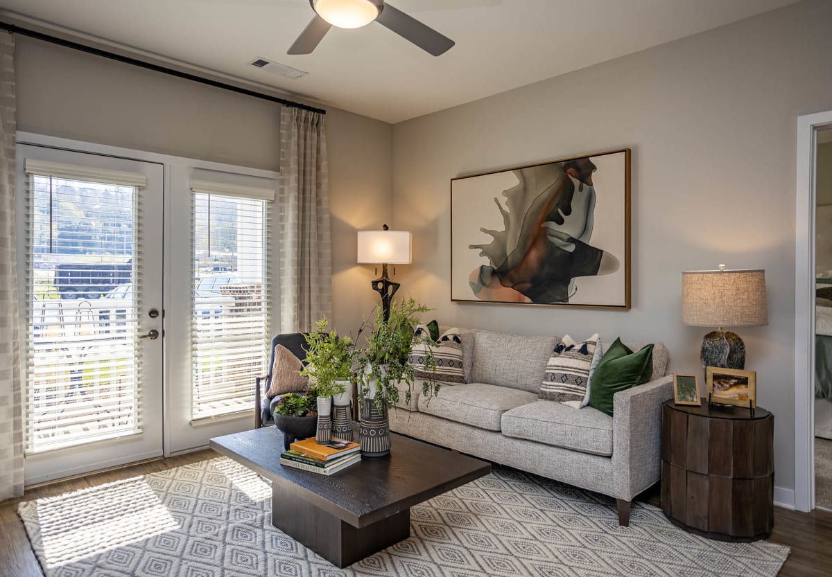 Vintage Cleveland Apartments model living room - Cleveland, TN