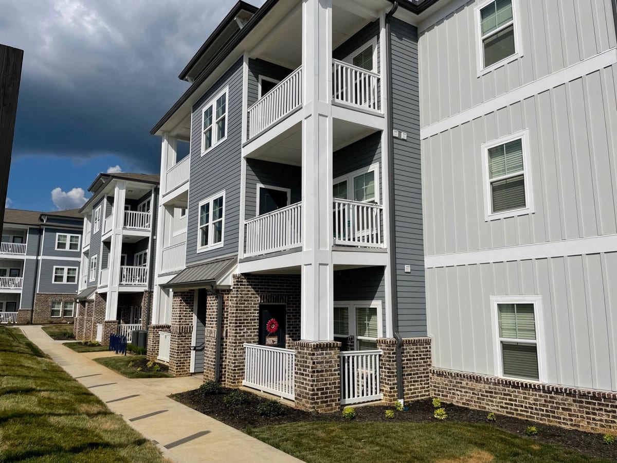 Vintage Hunters Crossing Apartments exterior entrance - Alcoa, TN