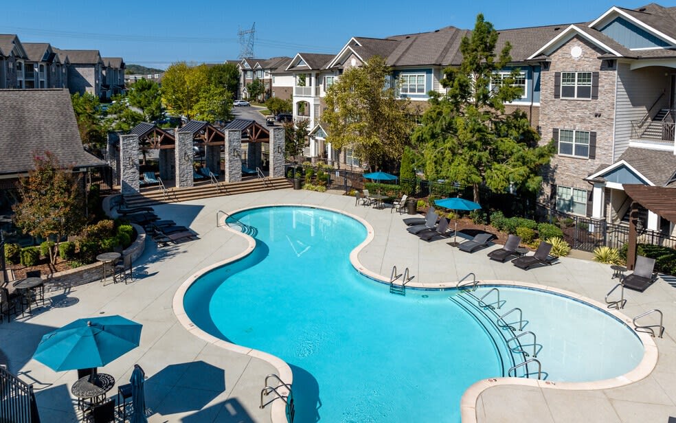 Vintage Crossing Apartments aerial pool view - Gallatin, TN