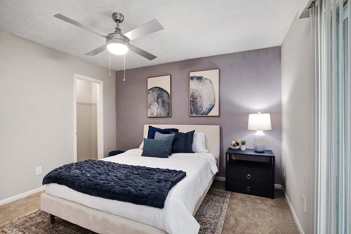 Waters Edge Apartments bedroom - Sandy Springs, GA