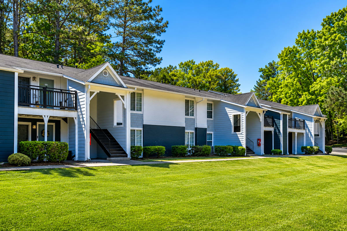 Waters Edge Apartments exterior building view - Sandy Springs, GA